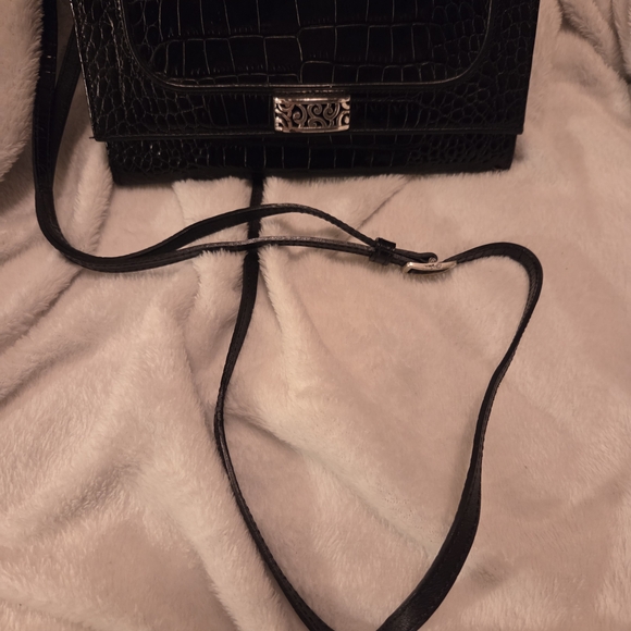 Brighton Travel Passport/wallet Crossbody Croc Embossed In EUC - Picture 2 of 8